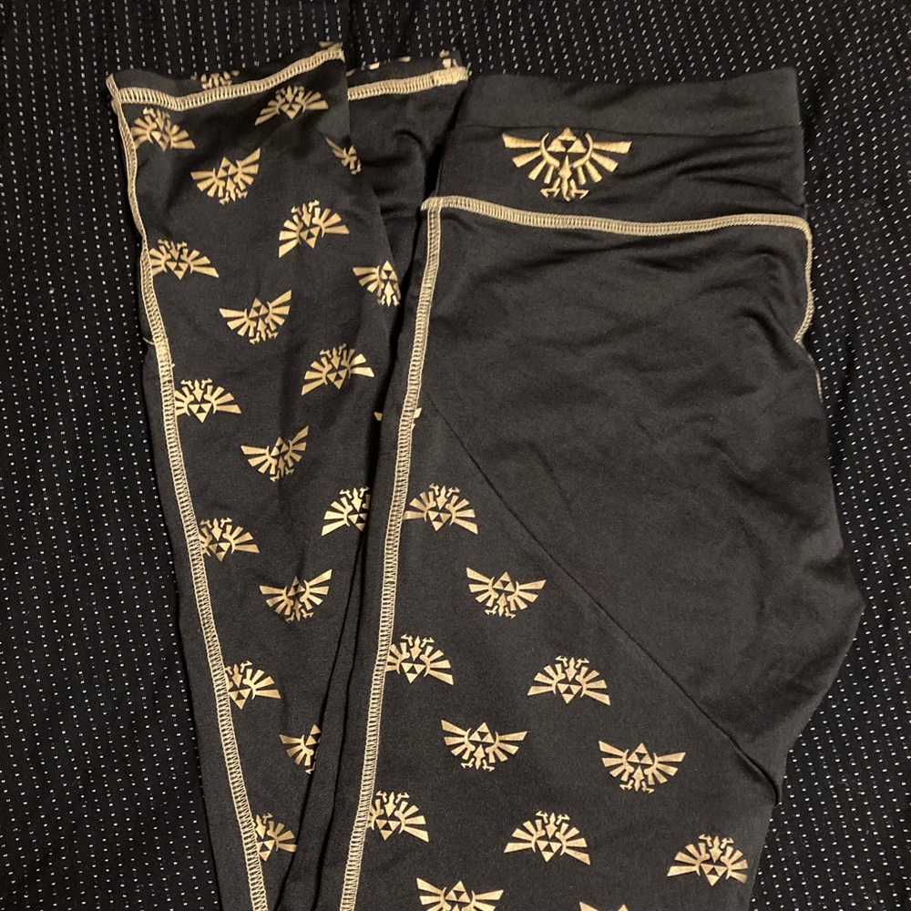 Legend of Zelda leggings, size L